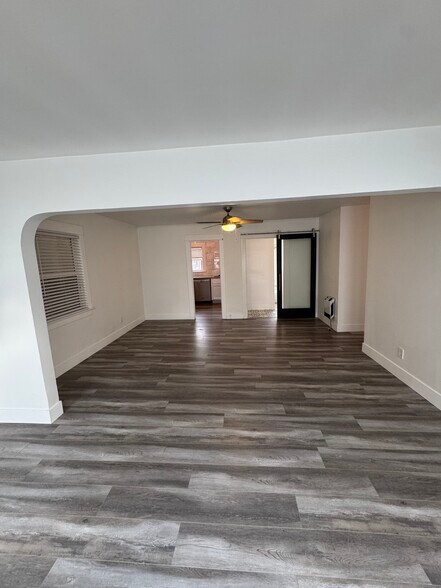 Building Photo - 1653 Bayview Dr