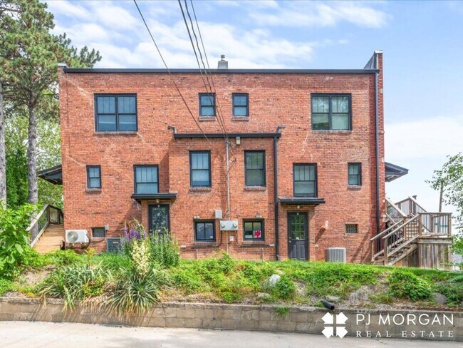 Building Photo - 3603 Davenport St