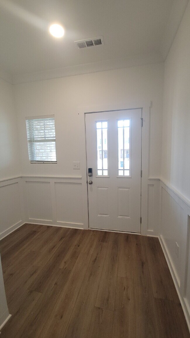 Building Photo - NEW HOME!!!  Section 8 Accepted!!!  "Discover Your Dream Home: Spacious 3-Bedroom Retreat with Gr...