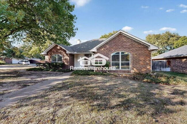 Building Photo - Completely Refreshed NRH Home Move IN Ready.