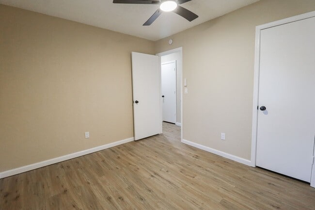 Building Photo - 3 bed/2bath! Fully remodeled!
