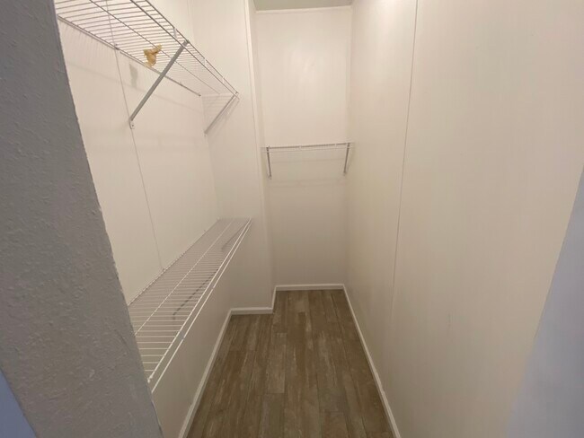 Building Photo - 435 Cary Ln