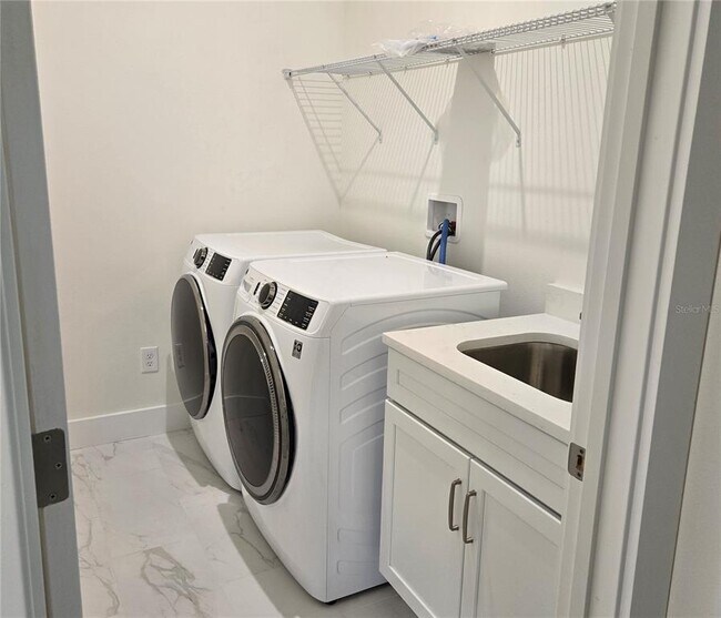 Building Photo - 106 Lake Dr