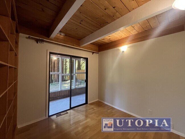 Building Photo - 10585 Redwood Dr