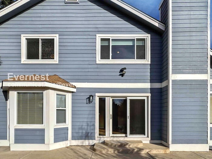 Building Photo - 18618 E Grand Cir