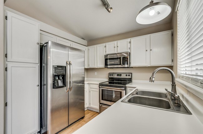 Building Photo - 8708 Greengrass Way