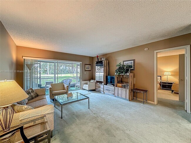 Building Photo - 3501 Inverrary Dr