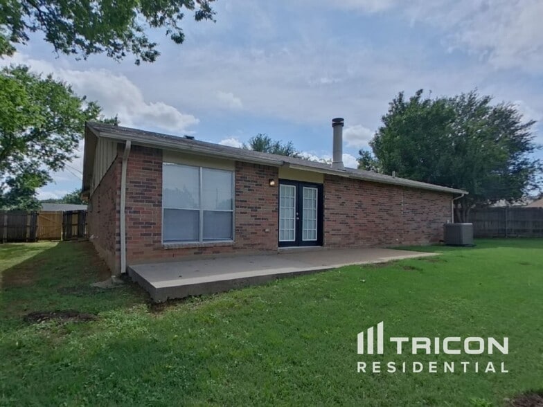 Building Photo - 3515 Solano Ct