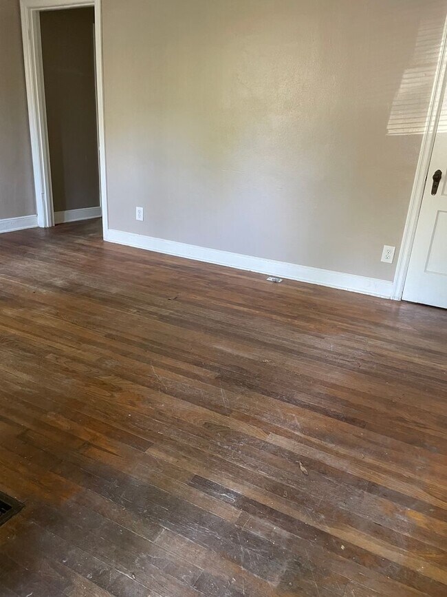 Building Photo - 2020 Courtland Pl