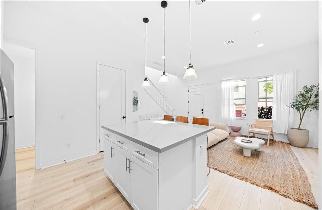 Building Photo - 856 Francesca Dr