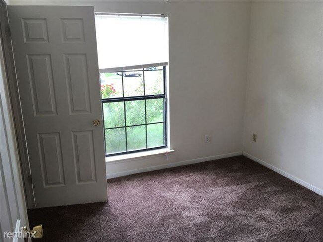 Building Photo - 3815 Sawtooth Drive