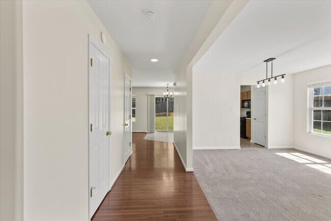 Building Photo - ***Coming Soon!!!***Spacious and Move-In R...