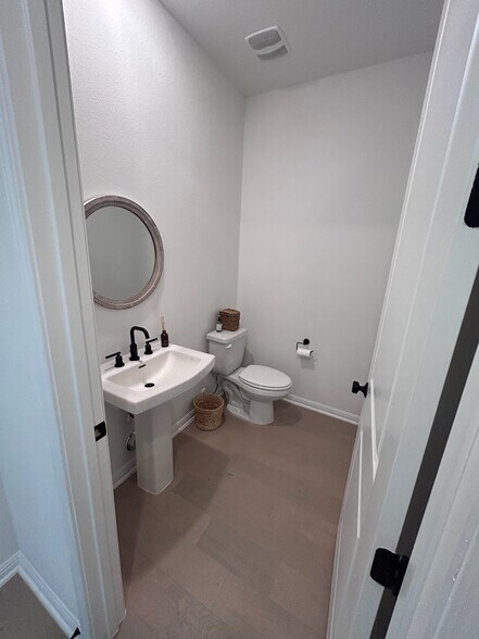 Guest restroom. - 517 Moonlit Stream Pass