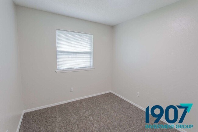 Building Photo - 1852 Sunrise Dr