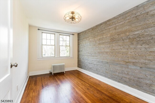 Building Photo - 43 Pleasant Way