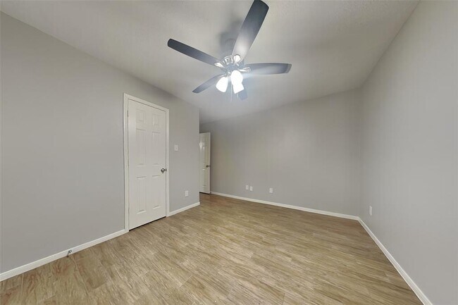 Building Photo - 2146 Berkshire Elm St