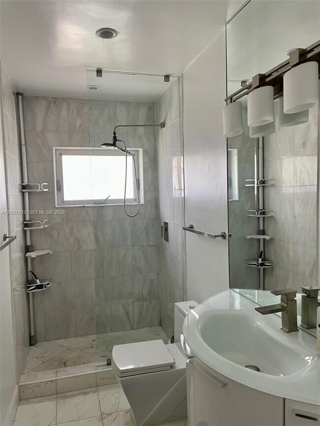 Building Photo - 286 Bal Bay Dr