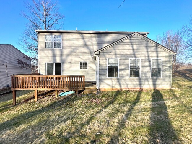 Building Photo - Spacious 4 Bedroom 2.5 Bath Home