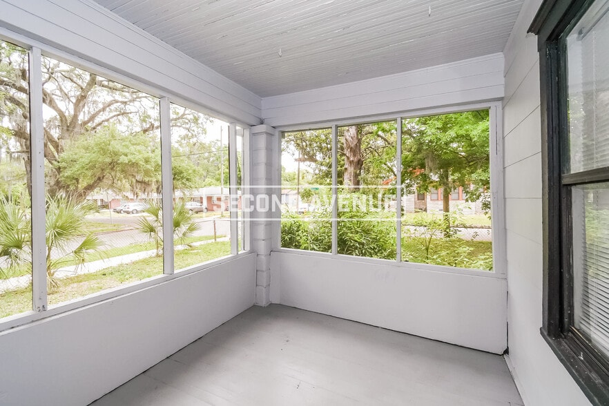 Building Photo - 204 W 23rd St