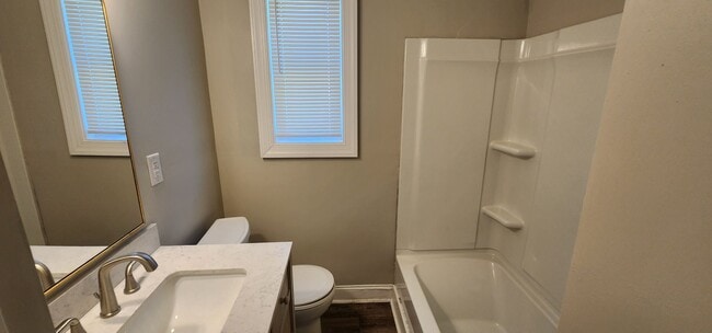 Building Photo - 2 BR / 1 BA Apartment