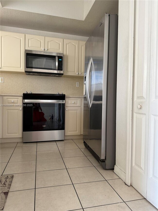 Building Photo - 8854 W Flagler St