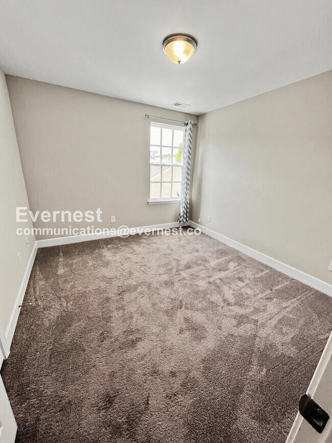 Building Photo - 2007 Oak Trail Dr