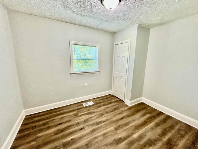 Building Photo - 29 Chappell Rd NW