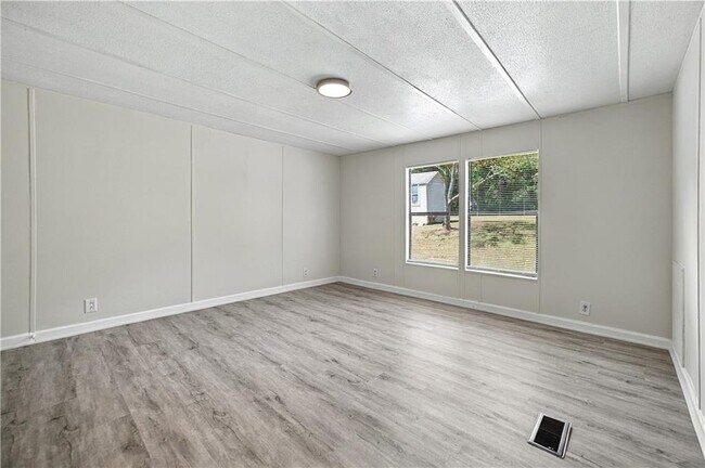 Building Photo - 8155 Knight Ln