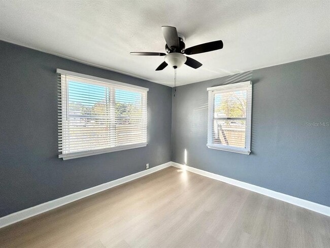 Building Photo - 2720 Edwards Ave S