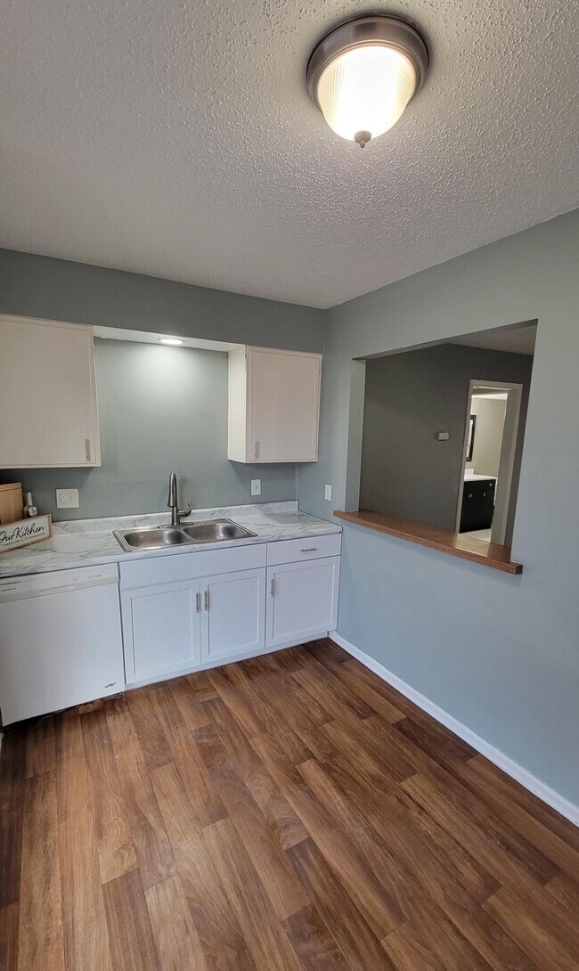 Building Photo - 8721 Countryshire Ln