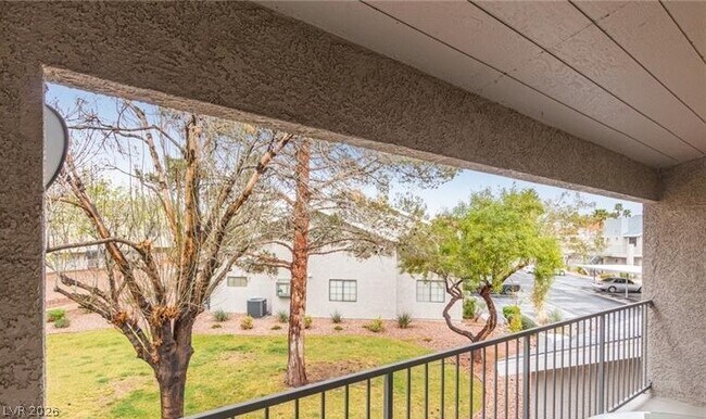 Building Photo - 2840 Blue Bonnet Dr