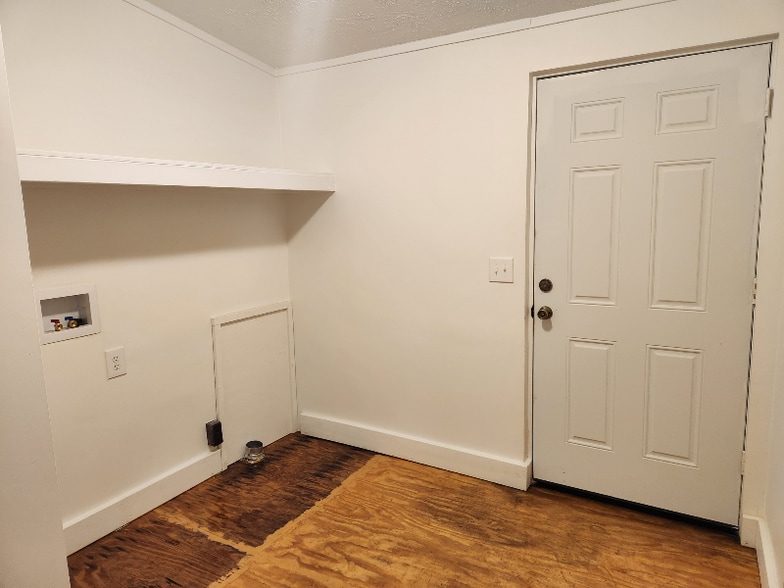 Building Photo - 5800 Sparta Rd