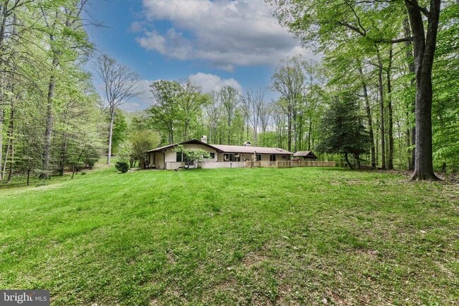 Building Photo - 7833 Willowbrook Rd