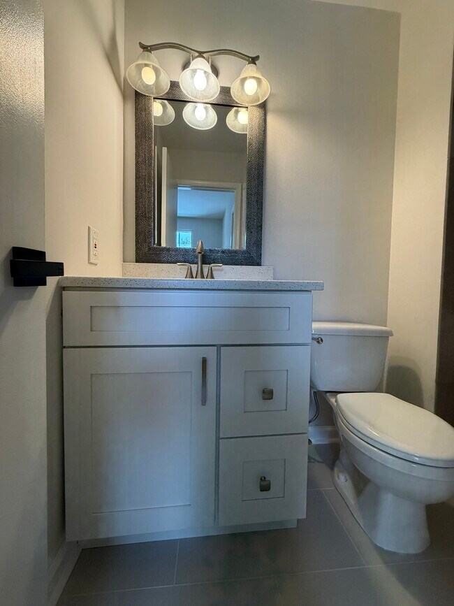 Building Photo - 660 Bayberry Ln