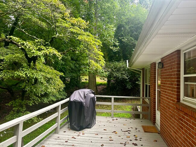 Building Photo - 1131 Cypress Cir