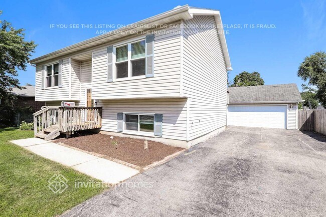Building Photo - 833 N Elmwood Dr