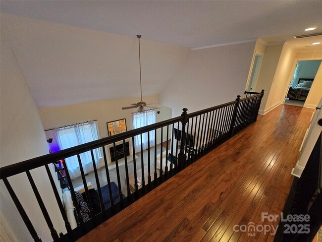 Building Photo - 409 Foxglove Ln