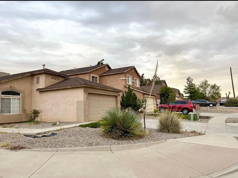 Building Photo - 4761 Jessica Dr NE