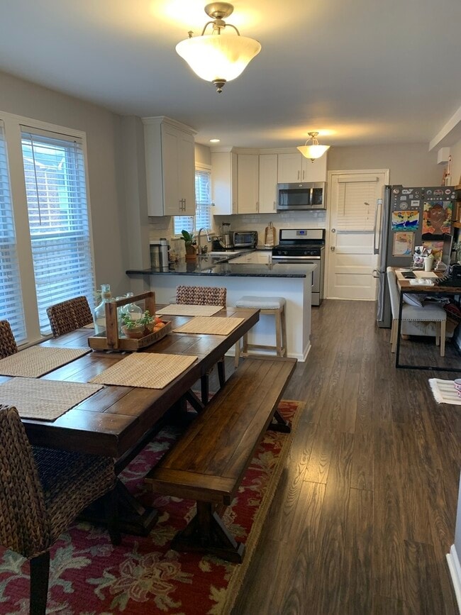 Building Photo - 146 N Brockway St