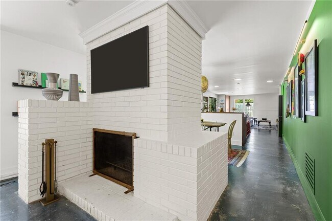 Building Photo - 3252 W Roxboro Rd NE