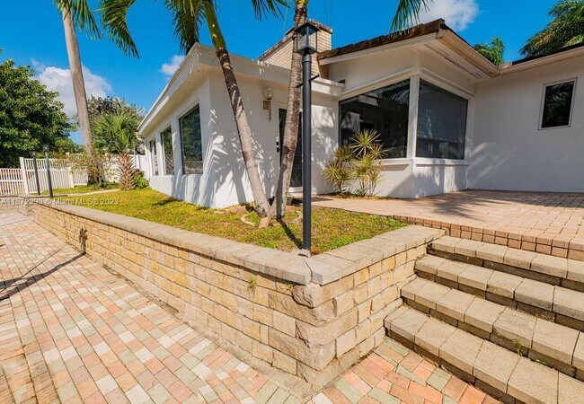 Building Photo - 5780 SW 18th St