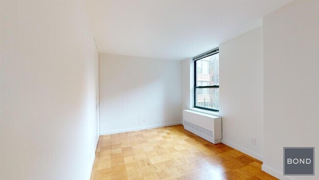 Building Photo - 247 W 87th St