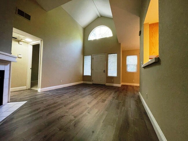 Building Photo - 2546 Alveswood Cir