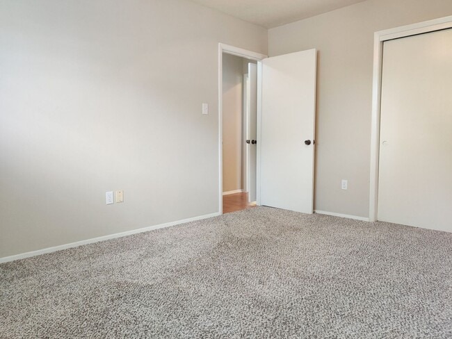 Building Photo - 1914 Seakale Ln