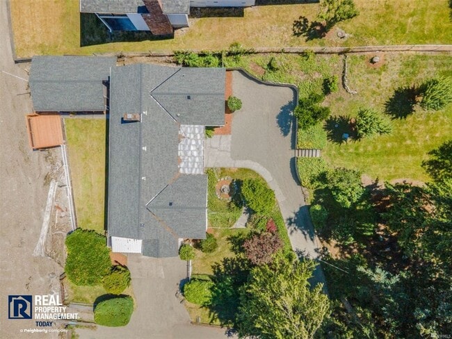 Building Photo - Rare Brown’s Point Beachfront Living – Stunning 3 Bed / 2 Bath Home!