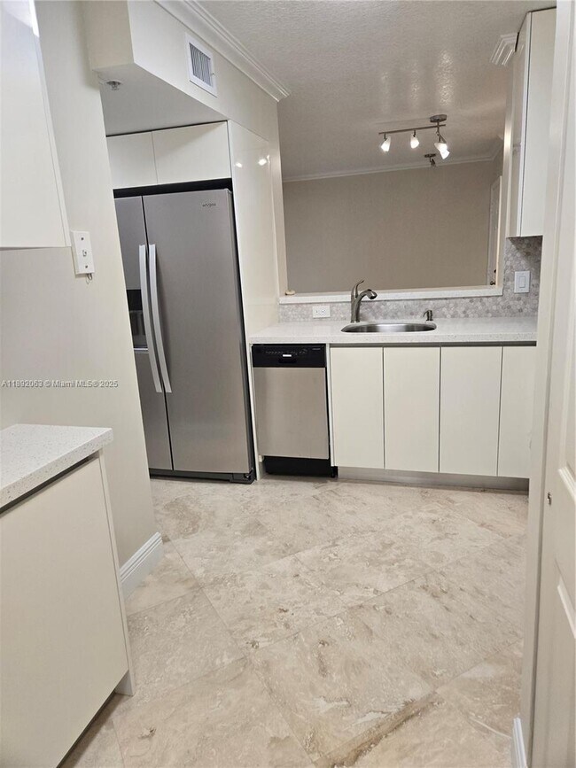 Building Photo - 509 E Sheridan St