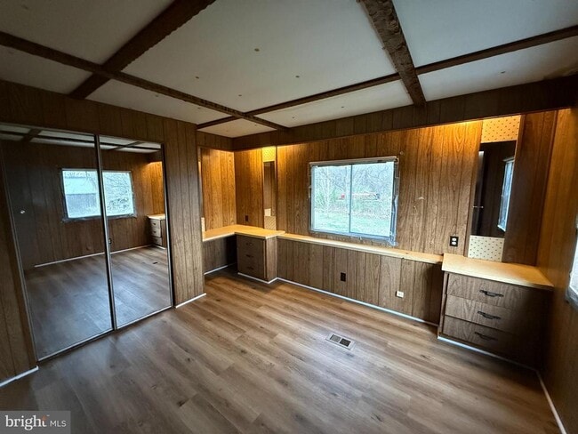 Building Photo - 56 Club Dr