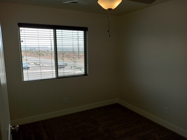 Building Photo - 1005 N Tortoise Rock Dr