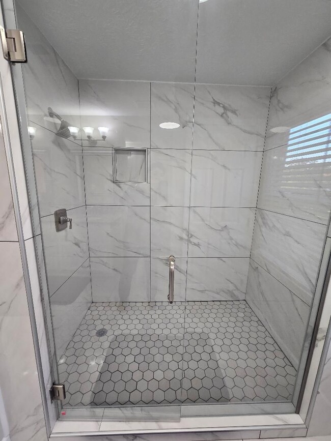 Building Photo - 4876 Rolling Hill Rd