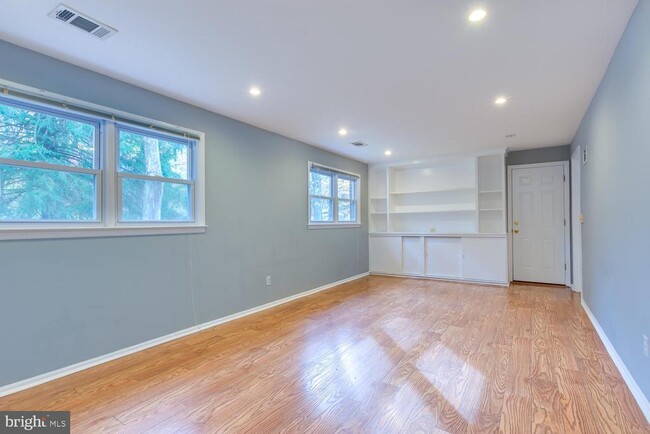 Building Photo - 857 Cherry Hill Rd